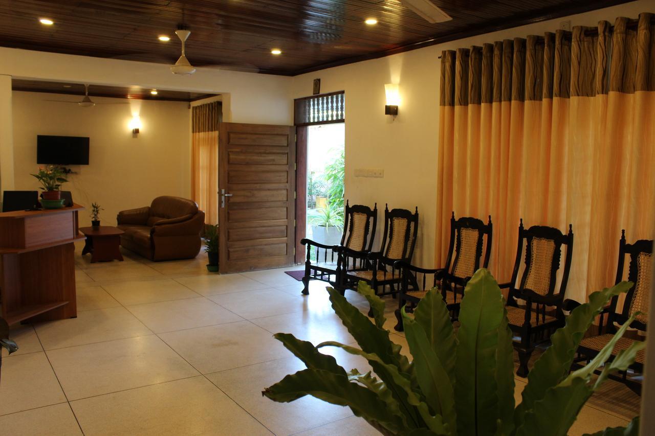 Nirmala Hotel And Restaurant โปลอนนารูวา ภายนอก รูปภาพ