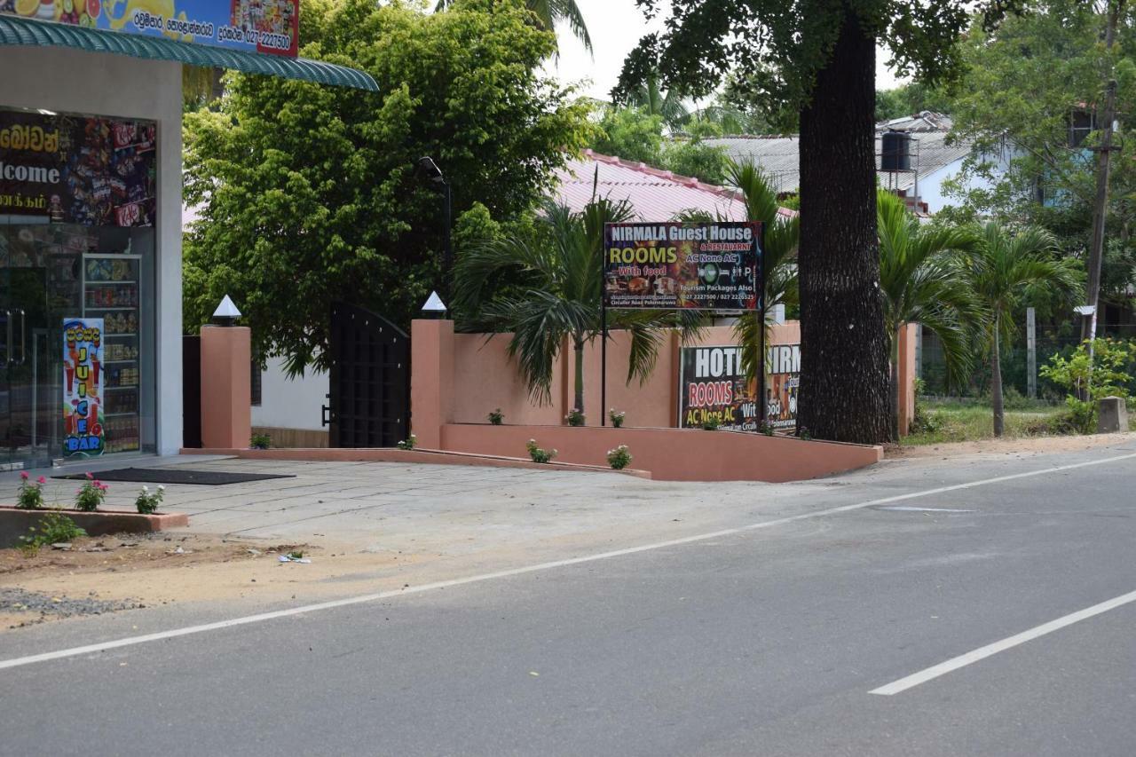 Nirmala Hotel And Restaurant โปลอนนารูวา ภายนอก รูปภาพ